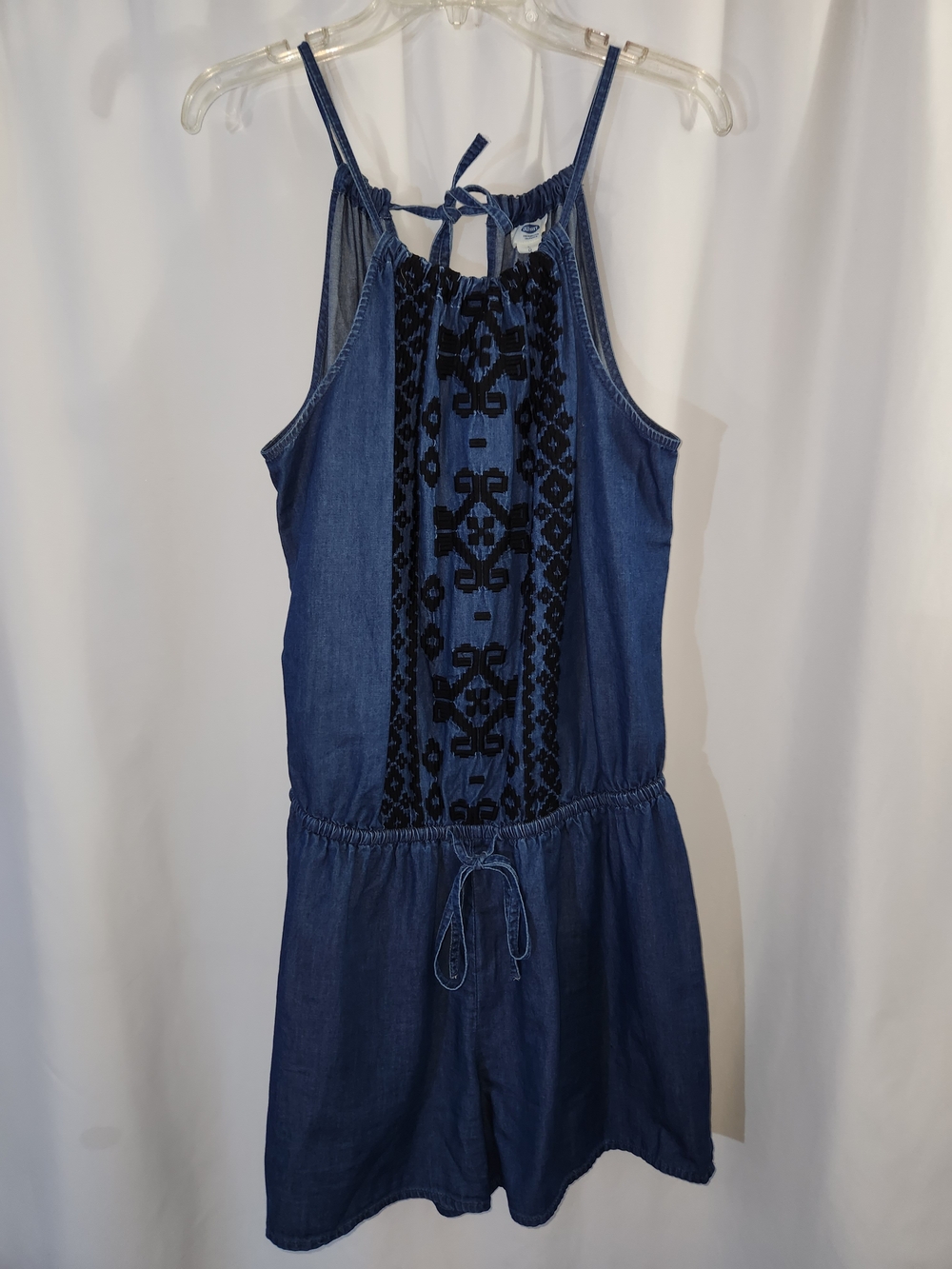 Old Navy denim romper with embroidered details #coastal cowgirl #boho #festive